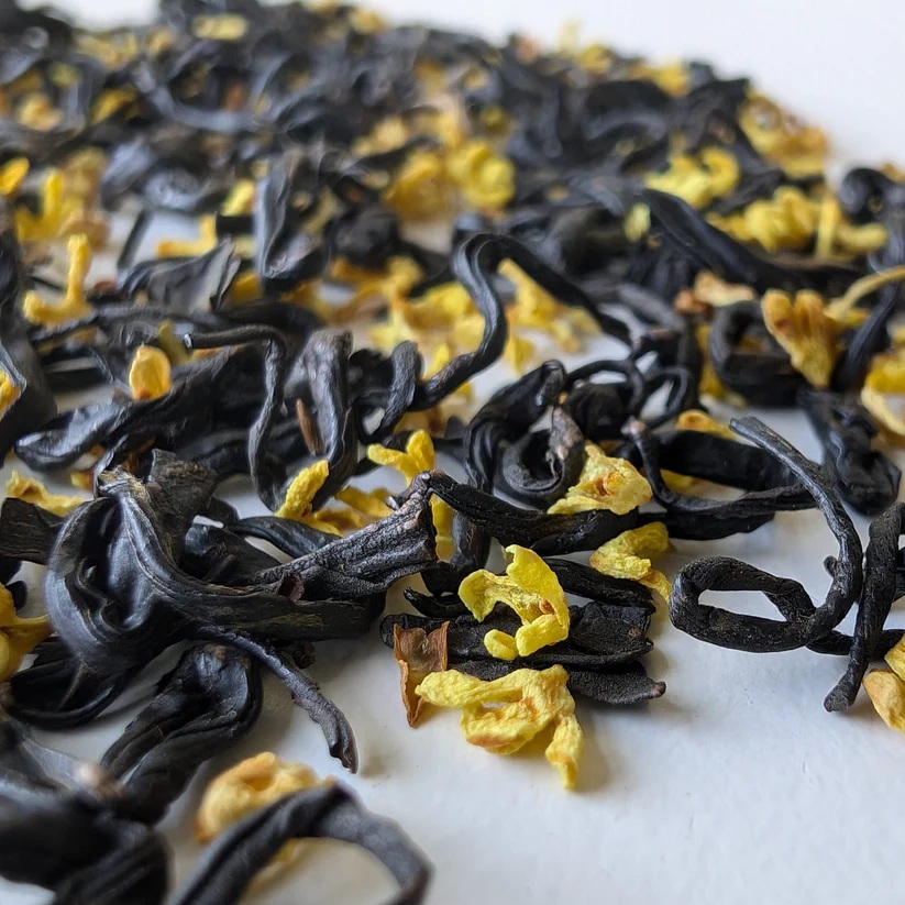 Tè nero con fiori di osmanto